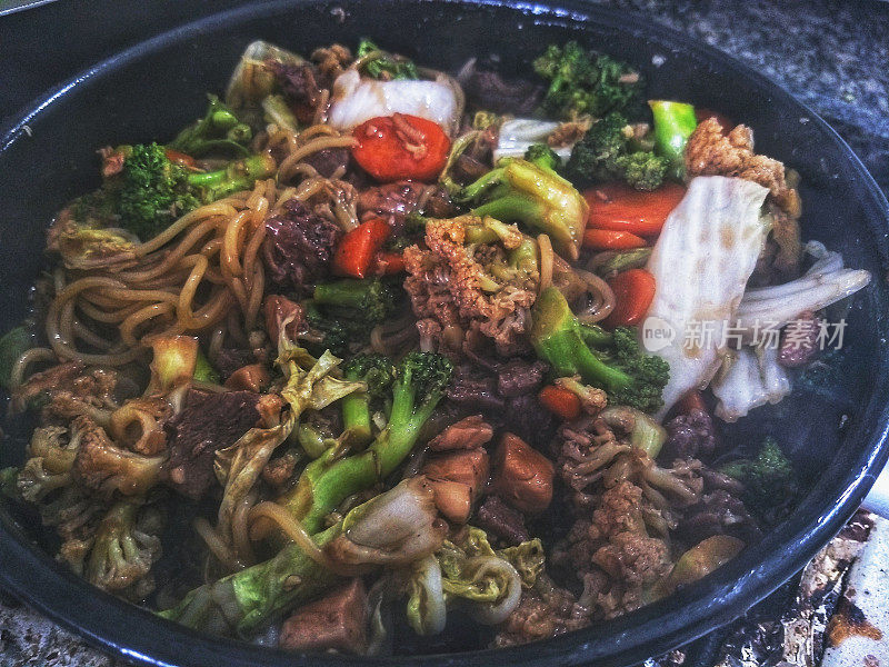 Cooking yakisoba